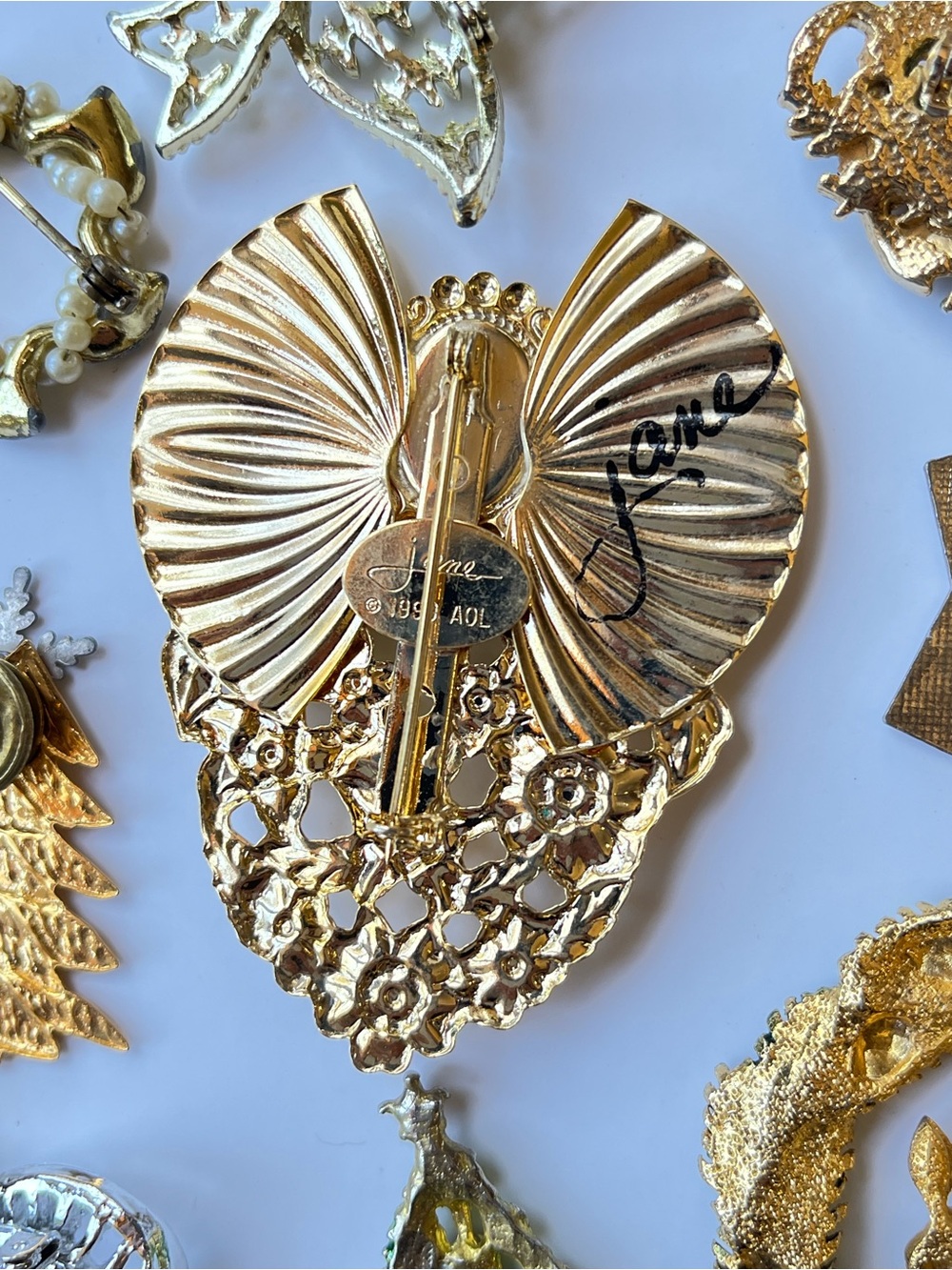 Christmas Holiday Brooch lot of 21 pcs mixed designer gold silver toned jewelry - Picture 11 of 13